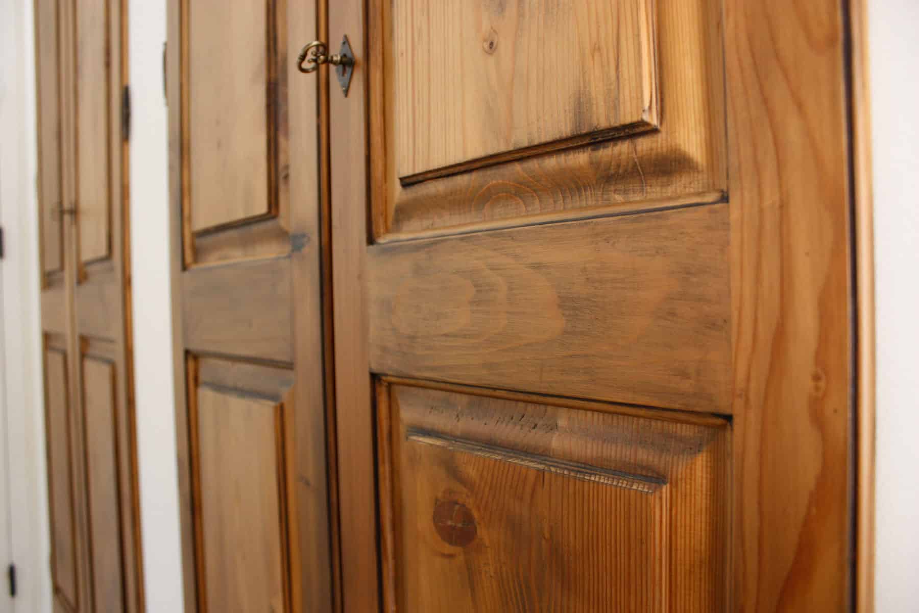 Antike Innentür aus Altholz mit Kassetten