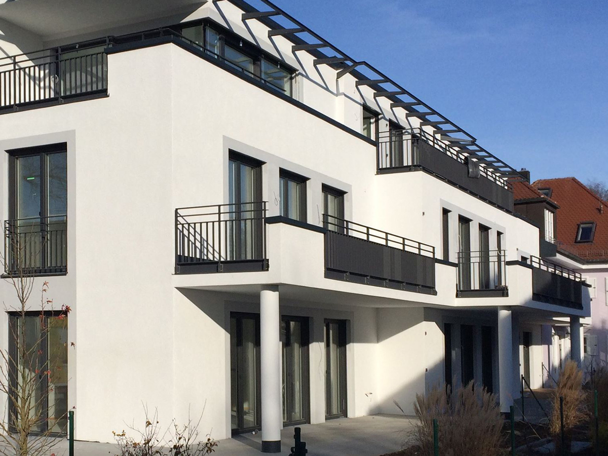 Wohnanlage in München mit neuen Fenstern und Haustüren