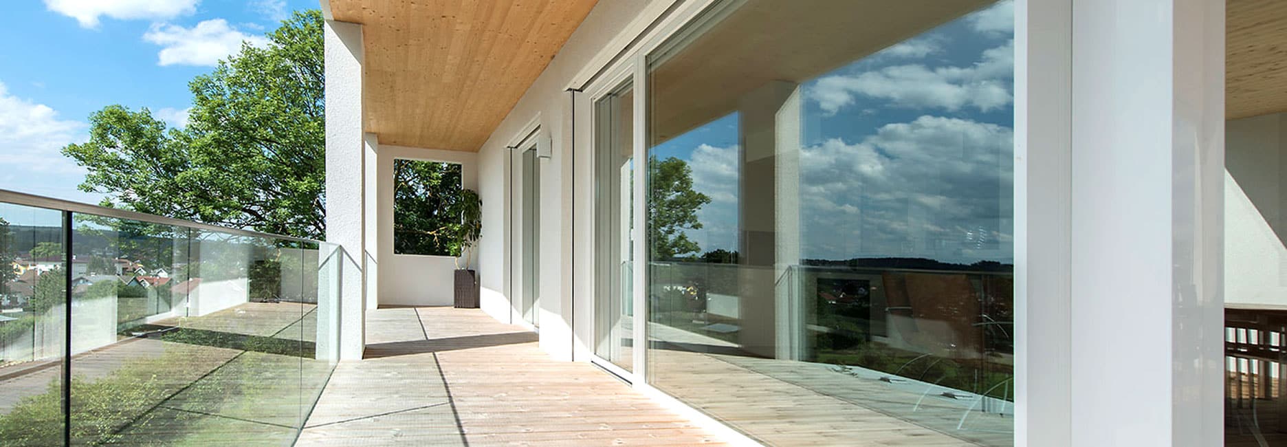 Internorm Fenster mit großer Verglasung an einer Terrasse